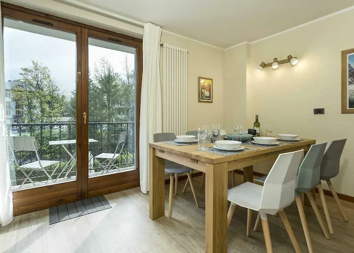 Apartment Apartment Ensa, Alpes Agency, Central Chamonix, Sleeps 4