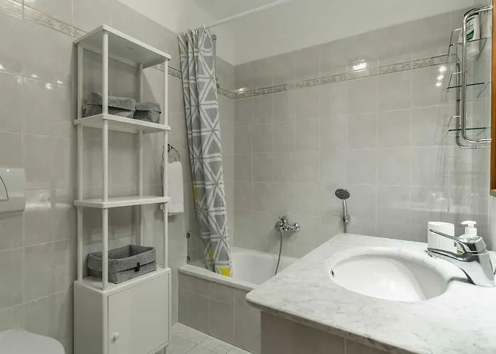 Apartment Ensa, Alpes Agency, Central Chamonix, Sleeps 4 *