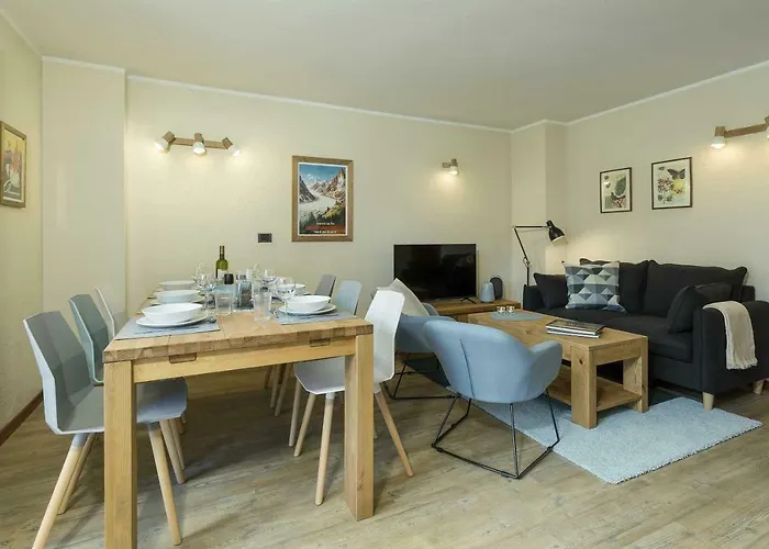 Apartment Ensa, Alpes Agency, Central Chamonix, Sleeps 4 Apartment