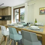 Apartment Ensa, Alpes Agency, Central Chamonix, Sleeps 4 * Chamonix